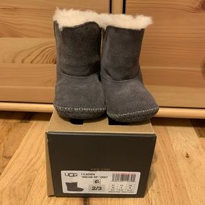 Gray baby uggs. Size 2/3
